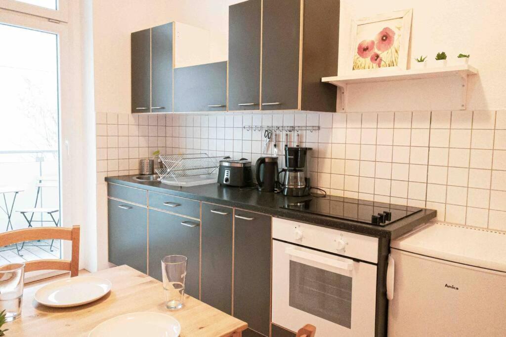 Altbauwohnung Direkt An Der Karli Mit Balkon - Netflix Inklusive Leipzig Exterior foto