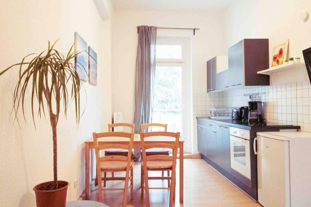 Altbauwohnung Direkt An Der Karli Mit Balkon - Netflix Inklusive Leipzig Exterior foto
