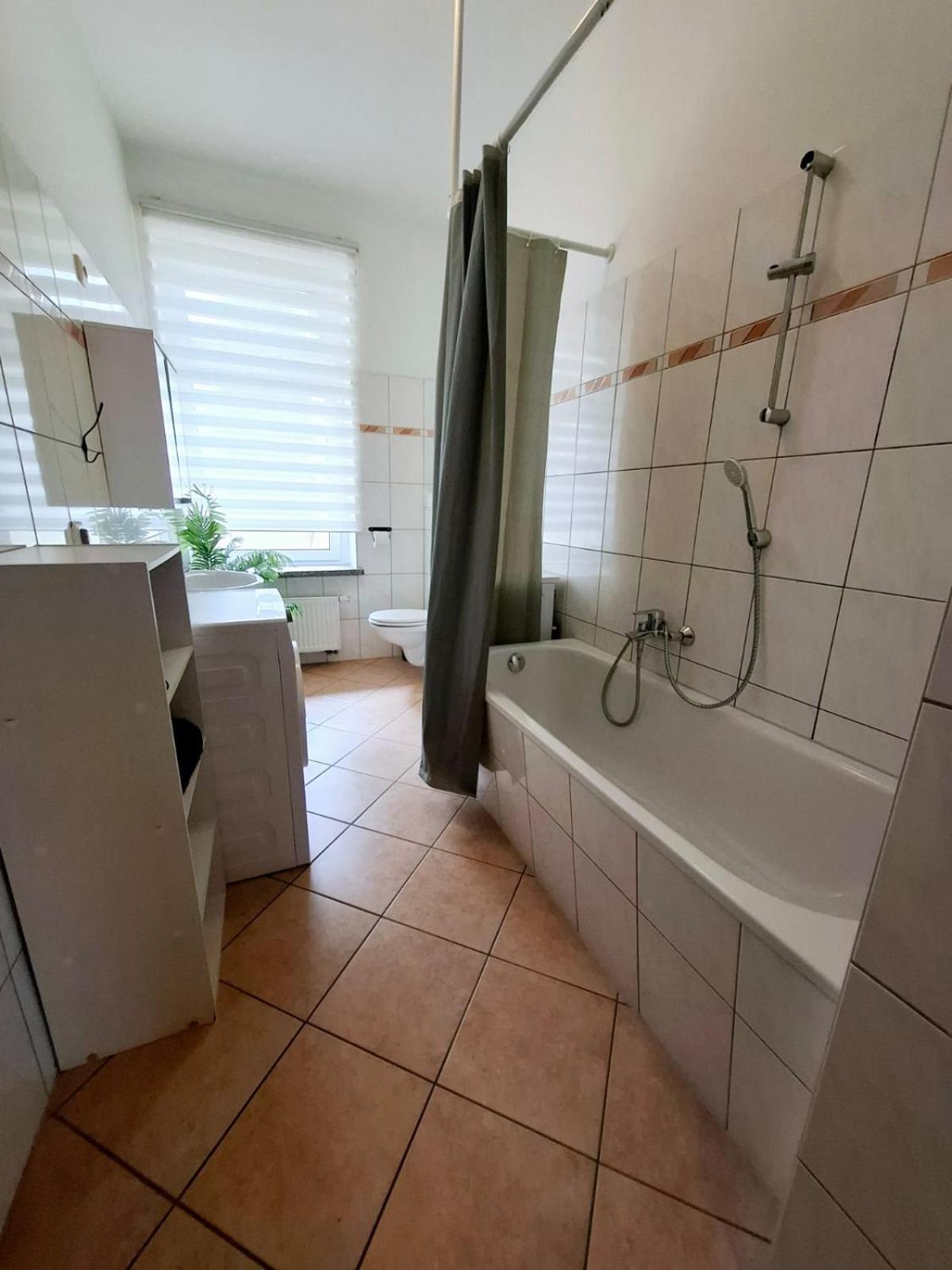 Altbauwohnung Direkt An Der Karli Mit Balkon - Netflix Inklusive Leipzig Exterior foto