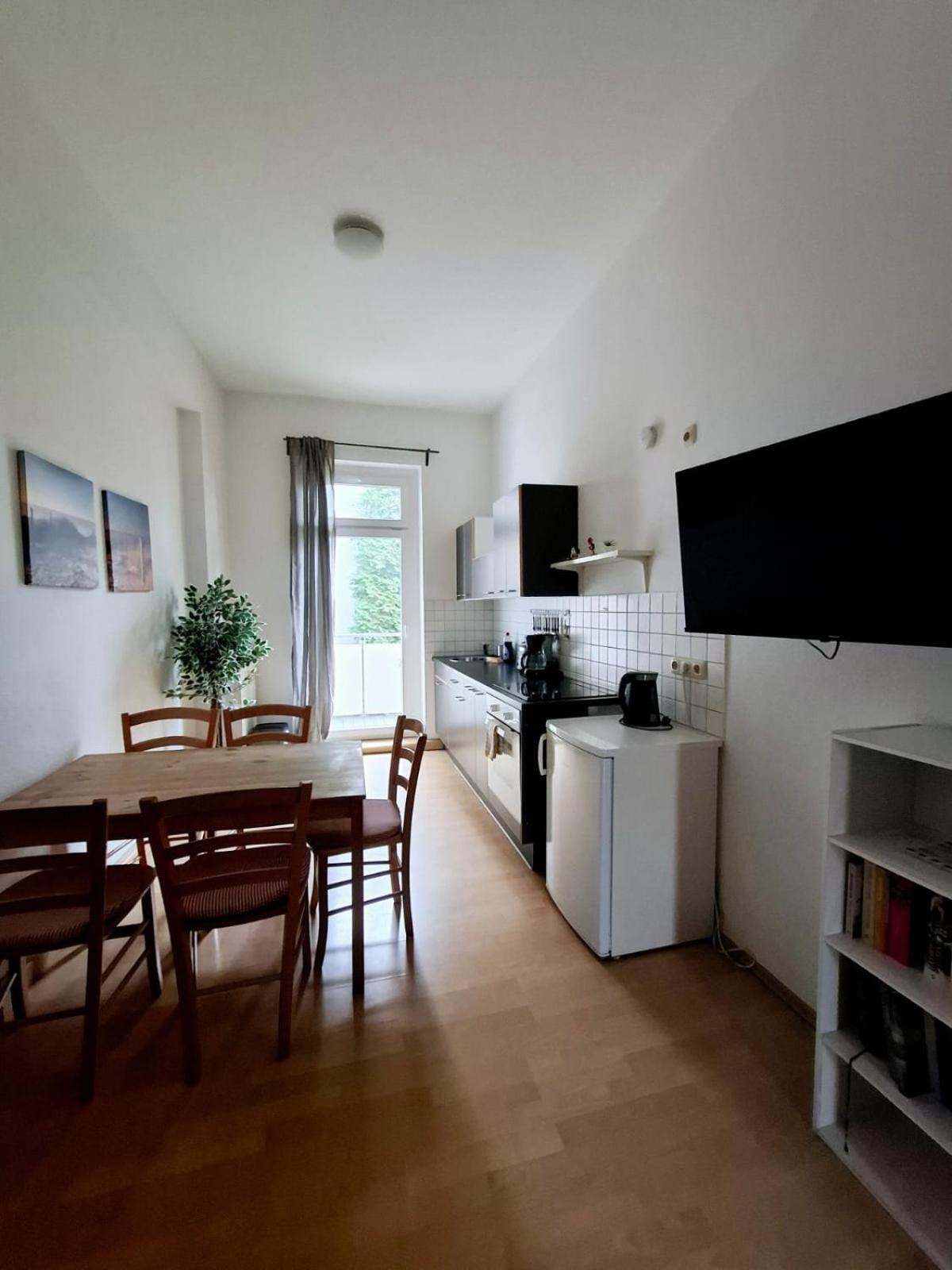 Altbauwohnung Direkt An Der Karli Mit Balkon - Netflix Inklusive Leipzig Exterior foto