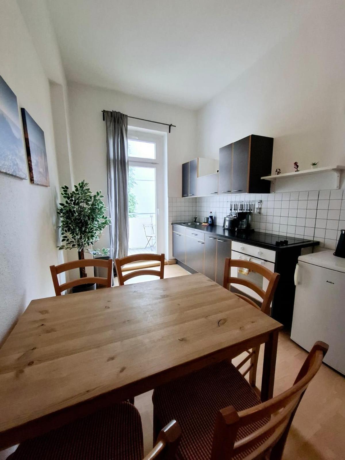 Altbauwohnung Direkt An Der Karli Mit Balkon - Netflix Inklusive Leipzig Exterior foto