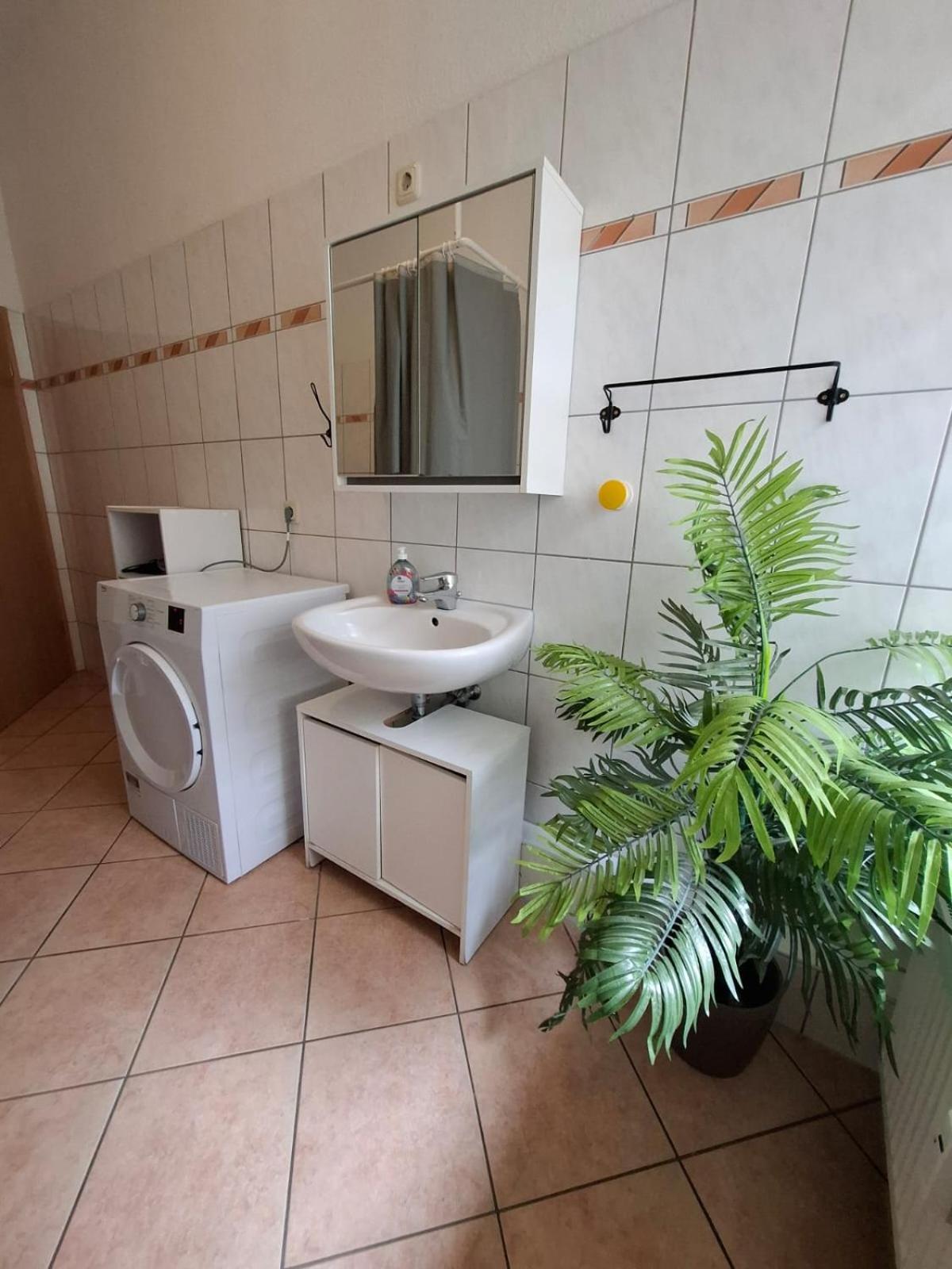 Altbauwohnung Direkt An Der Karli Mit Balkon - Netflix Inklusive Leipzig Exterior foto