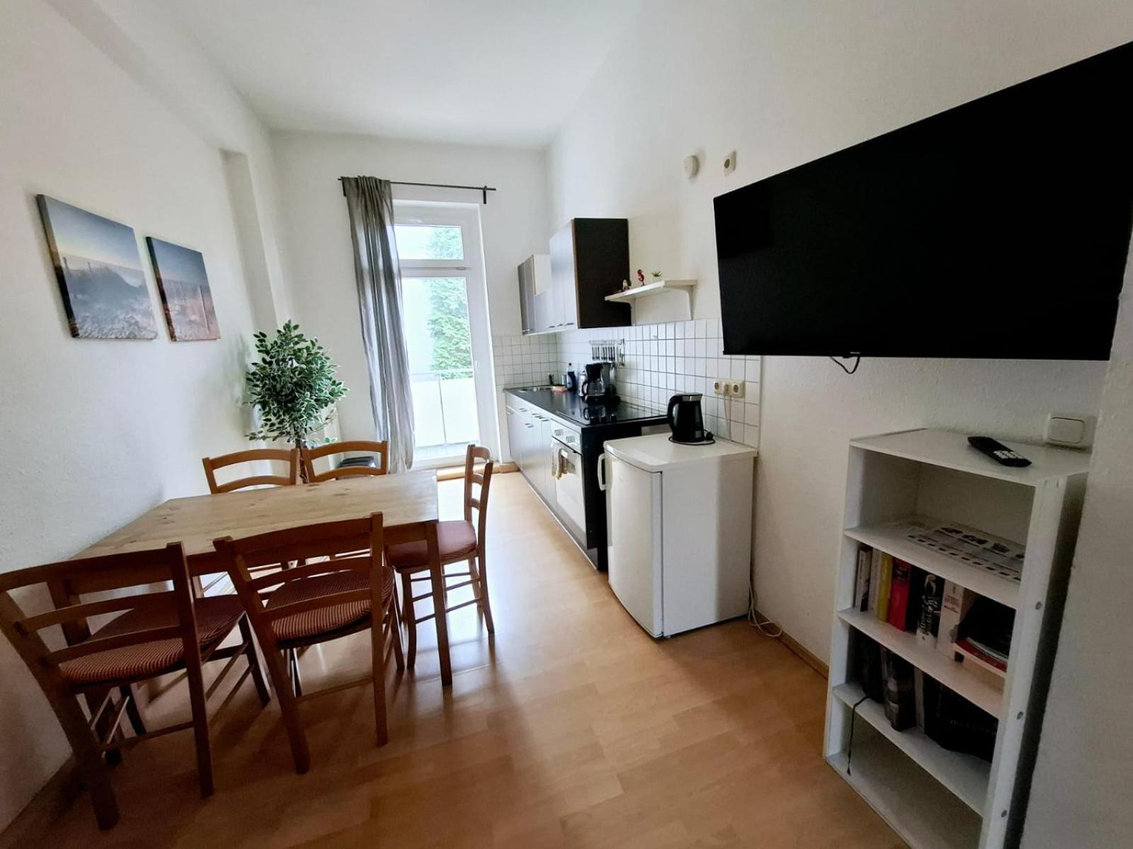 Altbauwohnung Direkt An Der Karli Mit Balkon - Netflix Inklusive Leipzig Exterior foto