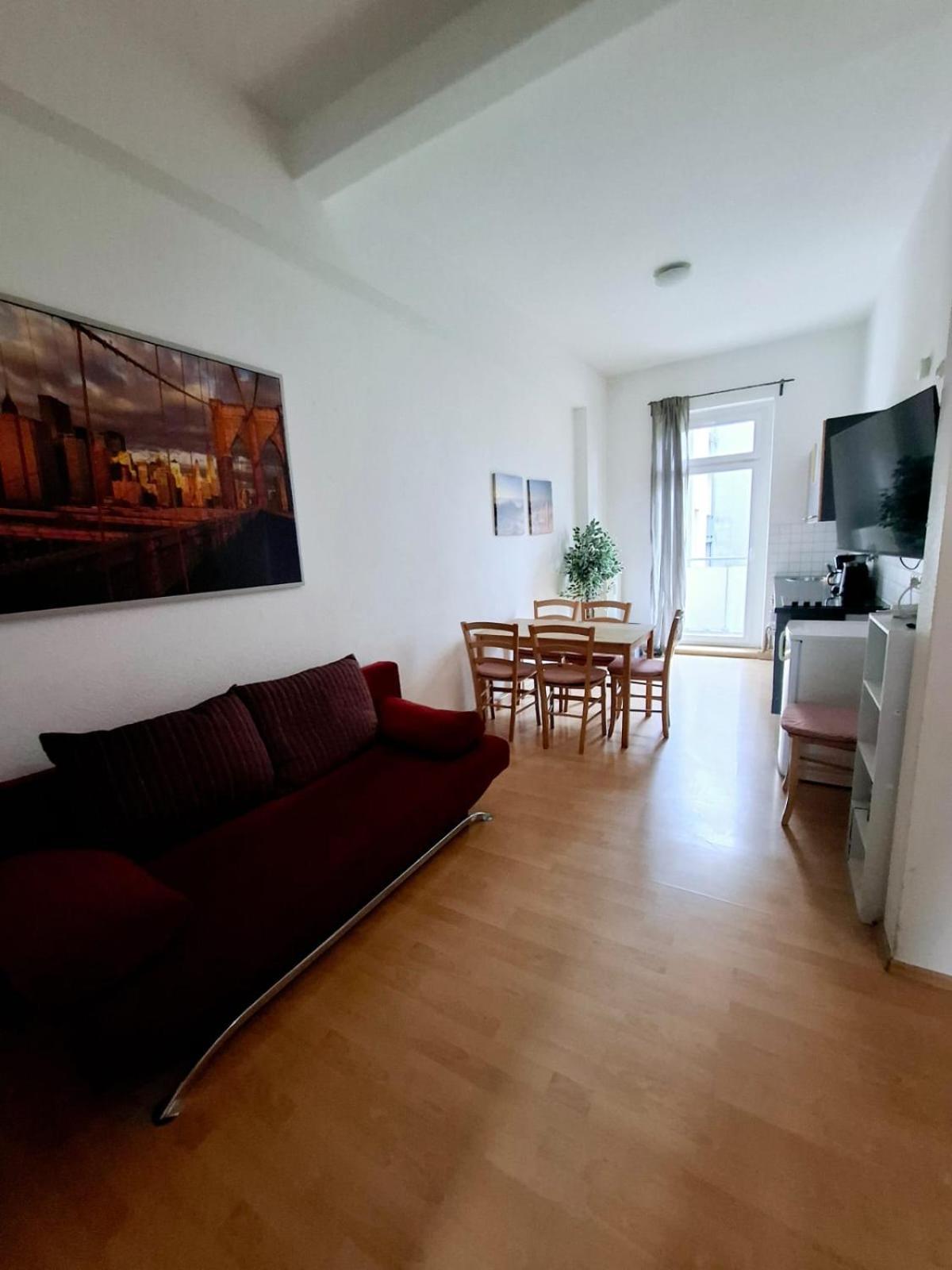 Altbauwohnung Direkt An Der Karli Mit Balkon - Netflix Inklusive Leipzig Exterior foto